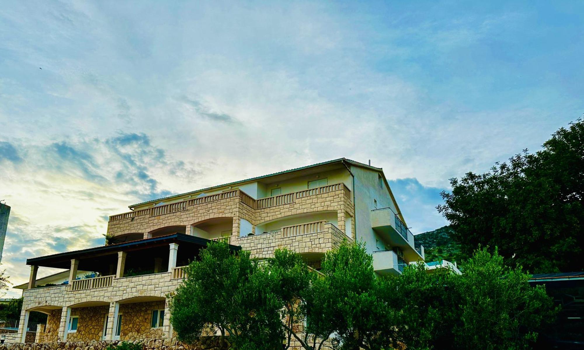 Pansion Braco 3* Zavala